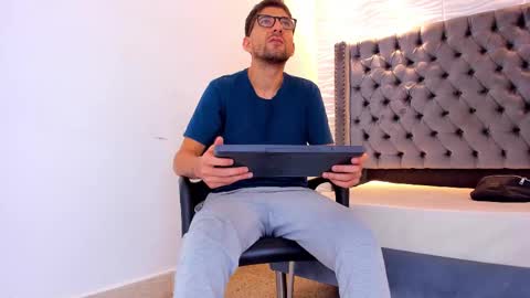 Snapshot of george_jones2 chatting on March 18, 2026, 5:21 am george online show from March 18, 2026, 5:21 am