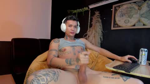 independent model online show from November 11, 2025, 10:15 am