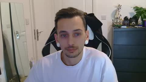 Snapshot of georgek0011 chatting on November 7, 2025, 10:10 pm georgek0011 online show from November 7, 2025, 10:10 pm