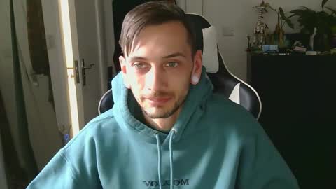 Snapshot of georgek0011 chatting on February 14, 2026, 2:14 pm georgek0011 online show from February 14, 2026, 2:14 pm