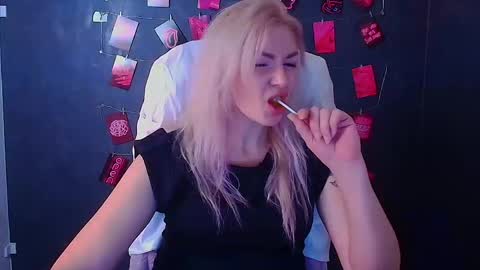 Snapshot of georgianight chatting on December 16, 2025, 12:32 pm Georgia online show from December 16, 2025, 12:32 pm