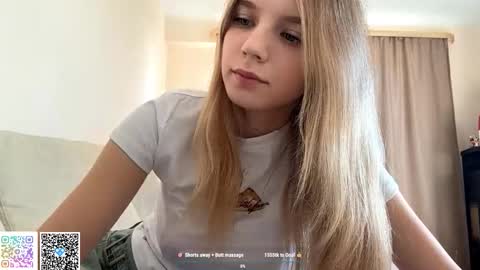 Snapshot of georgietiogangco chatting on September 30, 2025, 10:42 am Chloe online show from September 30, 2025, 10:42 am