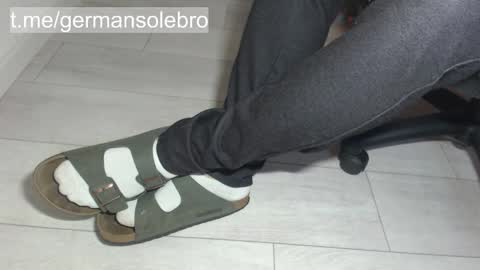 GermanSoleBro online show from October 2, 2025, 6:20 am