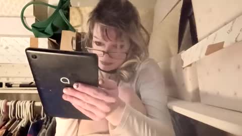 Snapshot of gertrudelemon chatting on February 27, 2026, 6:46 am gertrudelemon online show from February 27, 2026, 6:46 am