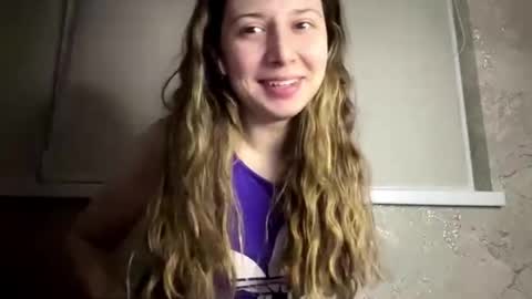 Snapshot of gertudewinfough chatting on December 15, 2025, 2:54 pm Diana online show from December 15, 2025, 2:54 pm