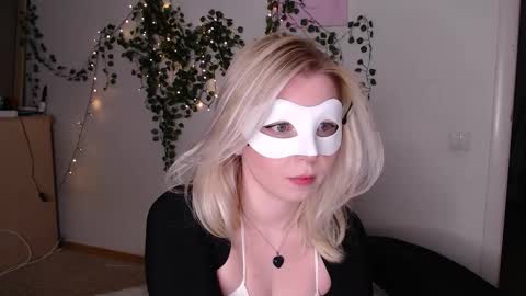 Snapshot of ggreenlightsss chatting on March 6, 2026, 8:27 pm kristina and jesse online show from March 6, 2026, 8:27 pm