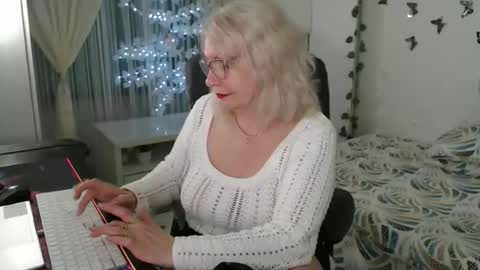Snapshot of ghertrudequeen chatting on April 18, 2026, 4:16 am Ghertrudequeen online show from April 18, 2026, 4:16 am