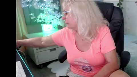 Snapshot of ghertrudequeen chatting on June 4, 2026, 4:40 am Ghertrudequeen online show from June 4, 2026, 4:40 am