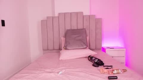 Snapshot of gia_roux_ chatting on May 21, 2026, 7:21 pm gia_roux_ online show from May 21, 2026, 7:21 pm