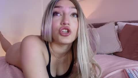 Snapshot of giaa_ross chatting on February 17, 2025, 2:37 pm Gia online show from February 17, 2025, 2:37 pm