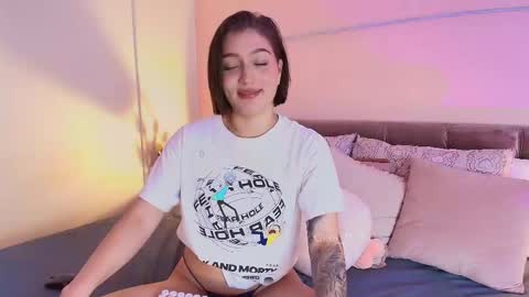 Snapshot of giaa_ross chatting on March 5, 2025, 2:56 pm Gia online show from March 5, 2025, 2:56 pm