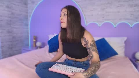 Snapshot of giaa_ross chatting on January 13, 2026, 7:41 pm Gia online show from January 13, 2026, 7:41 pm