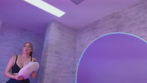 Snapshot of giaa_ross chatting on February 12, 2026, 7:42 pm Gia online show from February 12, 2026, 7:42 pm