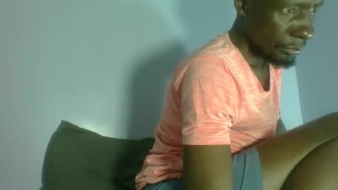 Snapshot of giant_couple chatting on April 28, 2026, 2:21 am giant_couple online show from April 28, 2026, 2:21 am