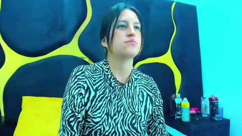 GiaRoussel online show from March 6, 2025, 2:08 pm