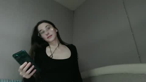 Snapshot of gigi_nix chatting on December 19, 2025, 12:17 am Gigi online show from December 19, 2025, 12:17 am