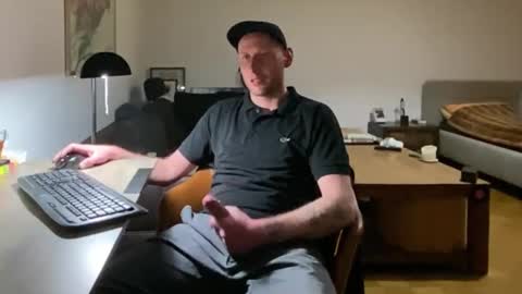 Snapshot of gilbertlachsmann chatting on February 20, 2025, 12:52 am Sebastian online show from February 20, 2025, 12:52 am