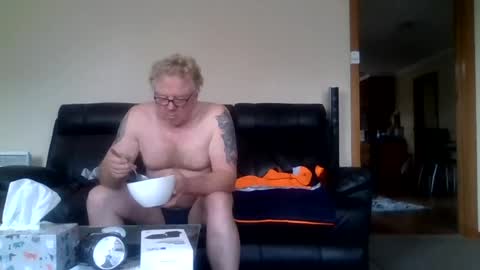 gimmmieoooo online show from July 2, 2026, 4:40 am