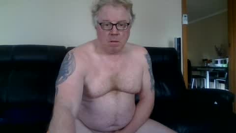 gimmmieoooo online show from July 16, 2026, 4:07 am