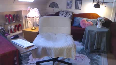 Gina online show from May 15, 2026, 6:04 pm