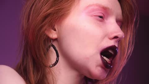 Snapshot of ginger_hugs chatting on January 3, 2025, 1:05 am im expecting 350 thumbs up on my altar online show from January 3, 2025, 1:05 am