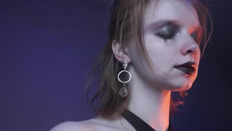        im expecting 350 thumbs up on my altar   online show from November 2, 2025, 10:12 pm