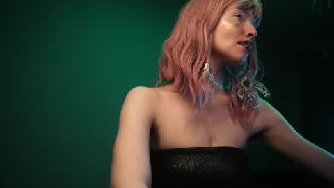        im expecting 350 thumbs up on my altar   online show from March 8, 2026, 10:02 pm