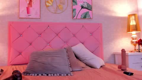 Snapshot of ginger_violetta chatting on February 9, 2025, 10:54 pm Ginger online show from February 9, 2025, 10:54 pm