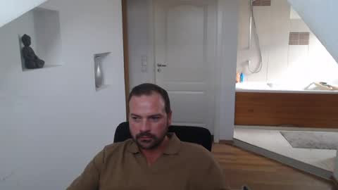 Snapshot of gintonik89 chatting on July 25, 2026, 4:26 pm gintonik89 online show from July 25, 2026, 4:26 pm
