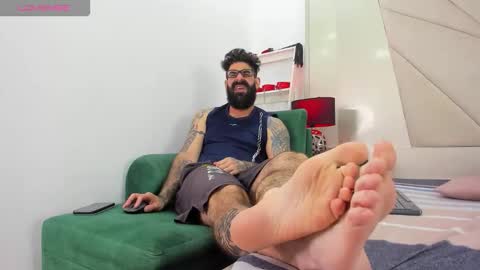 gio_lorenz online show from November 4, 2025, 1:32 pm