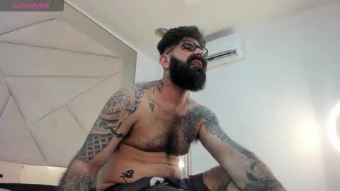 gio_lorenz online show from November 25, 2025, 1:11 pm