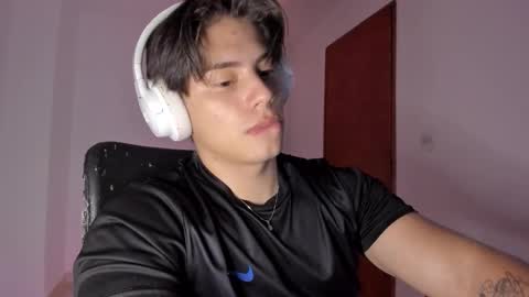 Snapshot of gio_russo chatting on February 24, 2026, 12:52 am GioRusso online show from February 24, 2026, 12:52 am