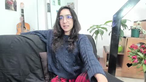 girasol1921 online show from December 2, 2024, 10:01 pm