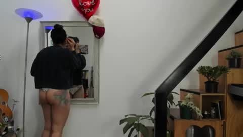 girasol1921 online show from December 3, 2024, 7:22 pm