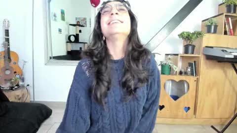 girasol1921 online show from December 3, 2024, 10:29 pm