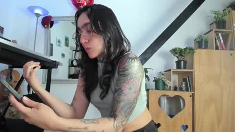 girasol1921 online show from December 4, 2024, 9:57 pm