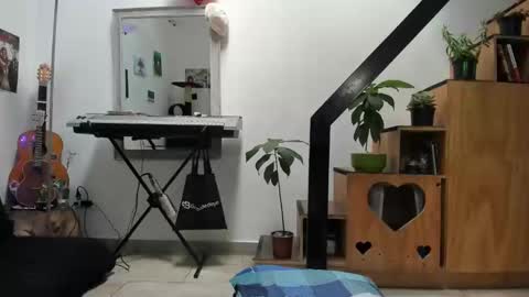 girasol1921 online show from December 7, 2024, 5:42 pm