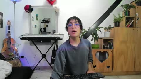 girasol1921 online show from December 9, 2024, 9:58 pm