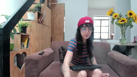 girasol1921 online show from December 21, 2024, 5:51 pm