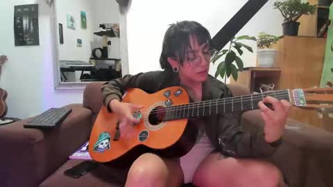 girasol1921 online show from January 9, 2025, 9:58 pm