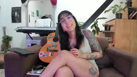 girasol1921 online show from January 17, 2025, 10:23 pm