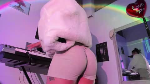 girasol1921 online show from February 13, 2025, 2:12 am