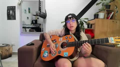 girasol1921 online show from February 13, 2025, 8:45 pm