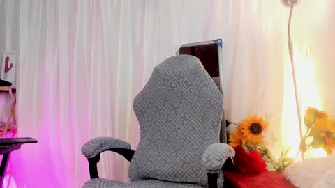 Girasol Walton online show from April 7, 2026, 1:44 pm