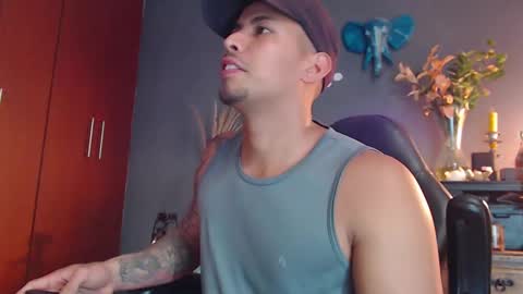 Snapshot of girge23 chatting on January 13, 2025, 1:13 am piggy boy online show from January 13, 2025, 1:13 am