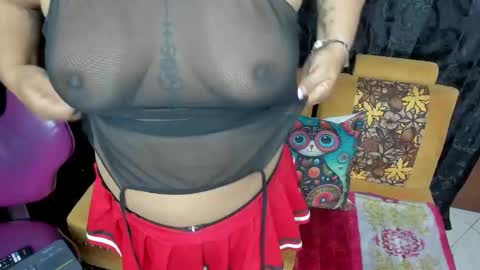 girl_luna_ online show from October 18, 2025, 7:03 pm