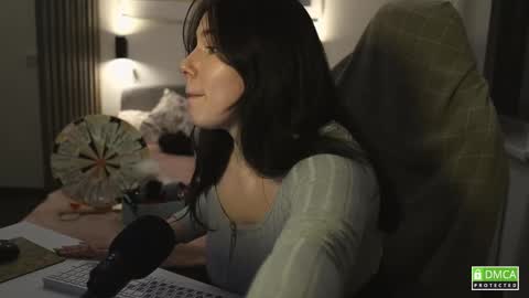 Snapshot of girl_u_never_met chatting on February 23, 2025, 6:45 pm Kristin online show from February 23, 2025, 6:45 pm