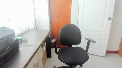 Ela online show from November 25, 2025, 2:39 pm