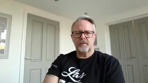 girlsandbikes online show from November 21, 2025, 11:31 am