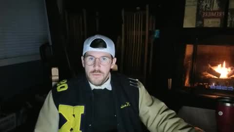 Snapshot of girthwayne chatting on December 19, 2024, 10:21 pm croyal09 online show from December 19, 2024, 10:21 pm